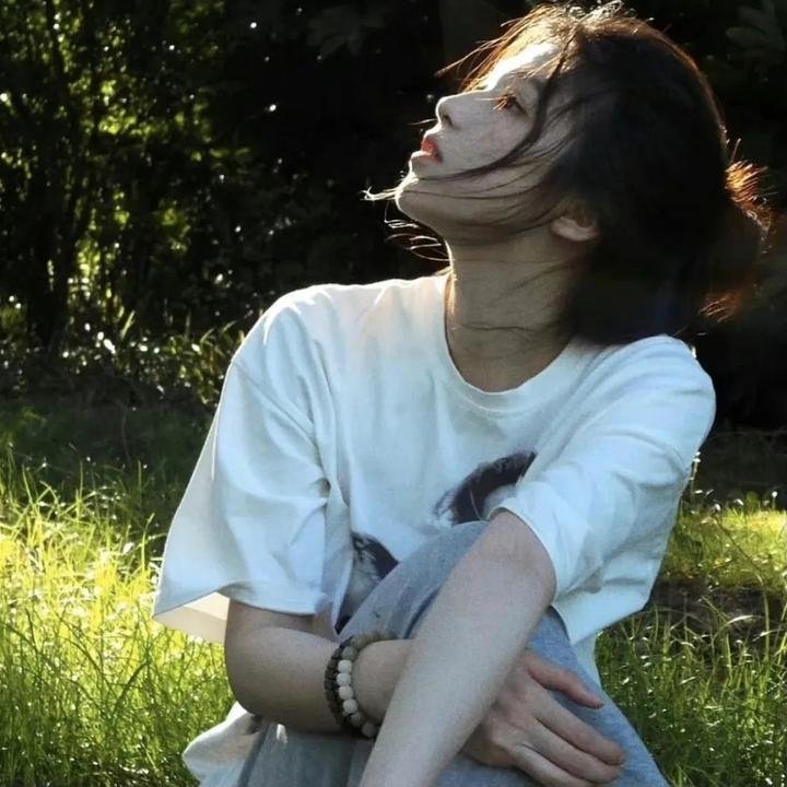 有色彩的女子 封面